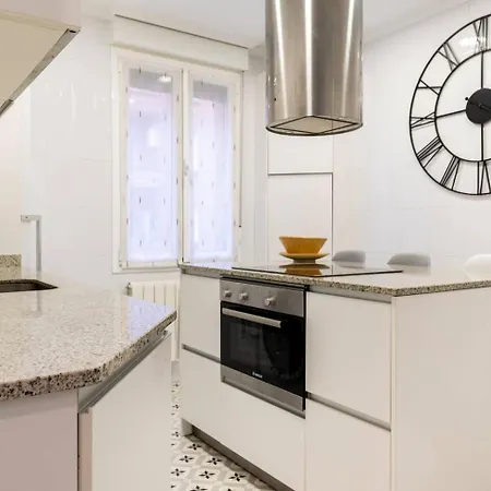 Amplio, Luminoso Y Moderno Cerca Del Casco Viejo アパート ビルバオ