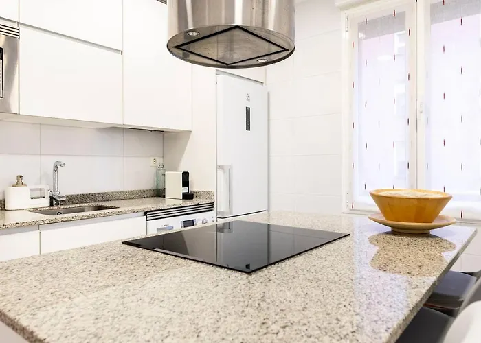 Amplio, Luminoso Y Moderno Cerca Del Casco Viejo Bilbao