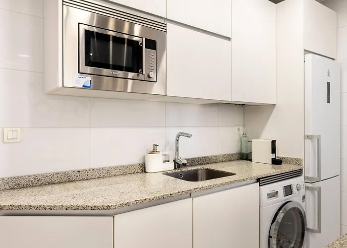 Amplio, Luminoso Y Moderno Cerca Del Casco Viejo *