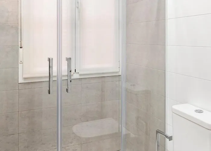 Amplio, Luminoso Y Moderno Cerca Del Casco Viejo *