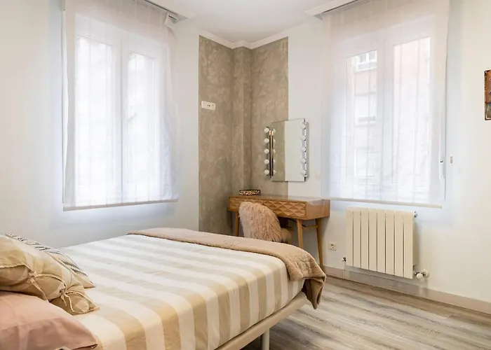 Amplio, Luminoso Y Moderno Cerca Del Casco Viejo Διαμέρισμα