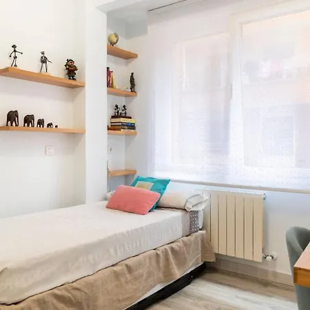 Amplio, Luminoso Y Moderno Cerca Del Casco Viejo